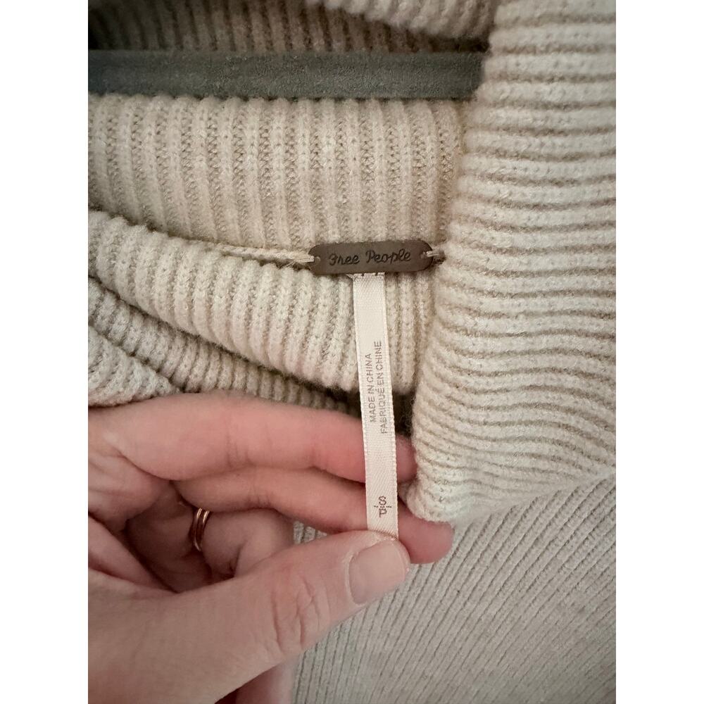 Free People Cream Textured Softly Structured Knit Turtleneck Sweater-Size Small - Picture 6 of 7